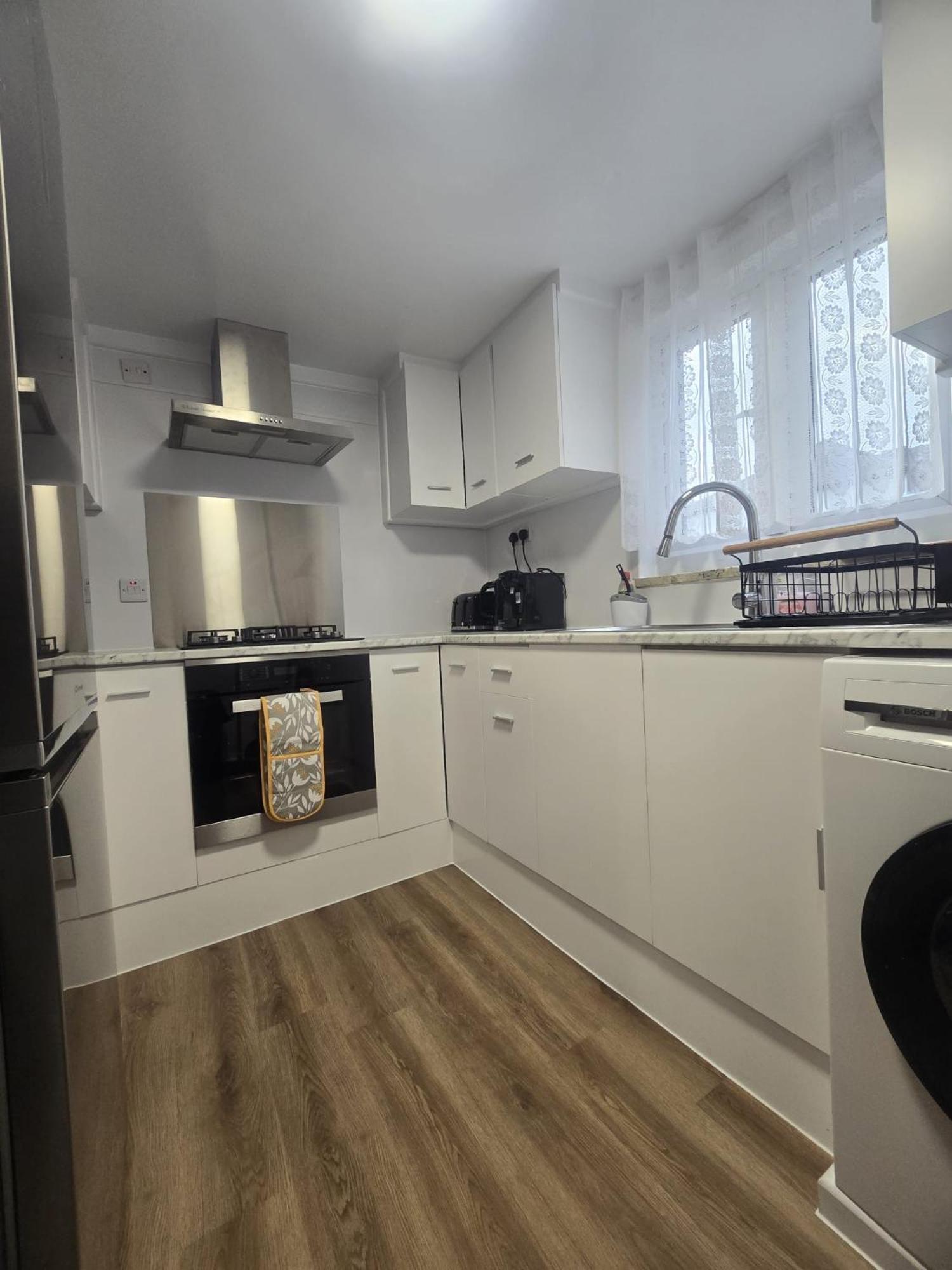 Cozy & Elegant 4br 2mins To Metro 20mins To Wifi And Parking Free London