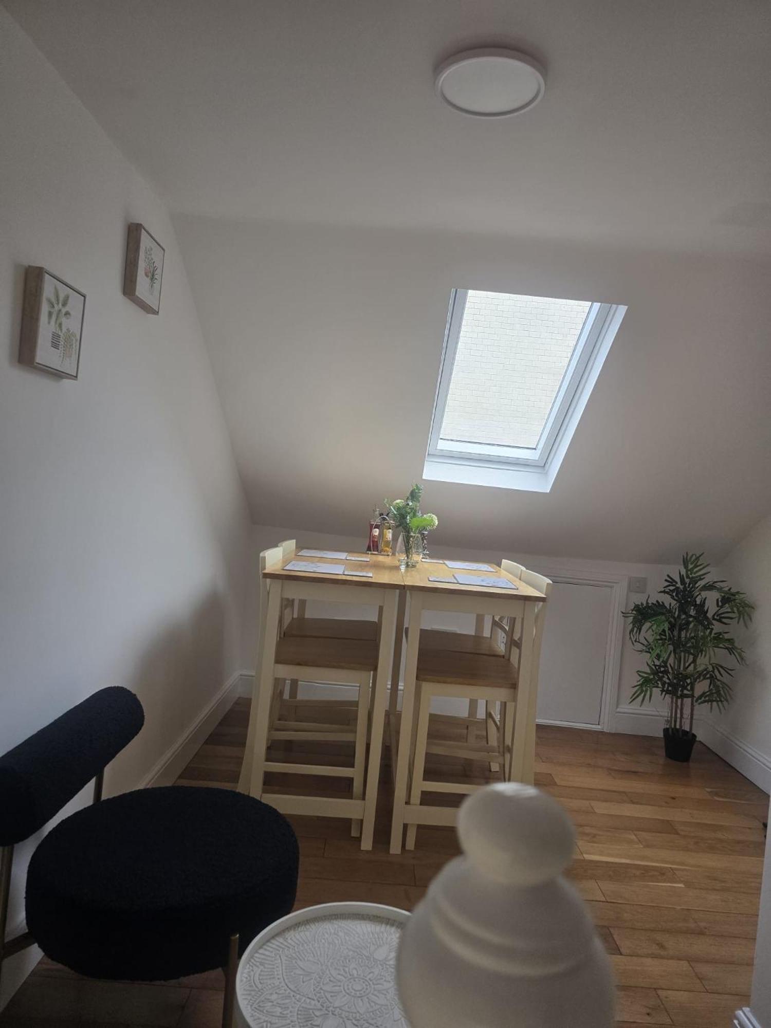 Cozy & Elegant 4br 2mins To Metro 20mins To Wifi And Parking Free *