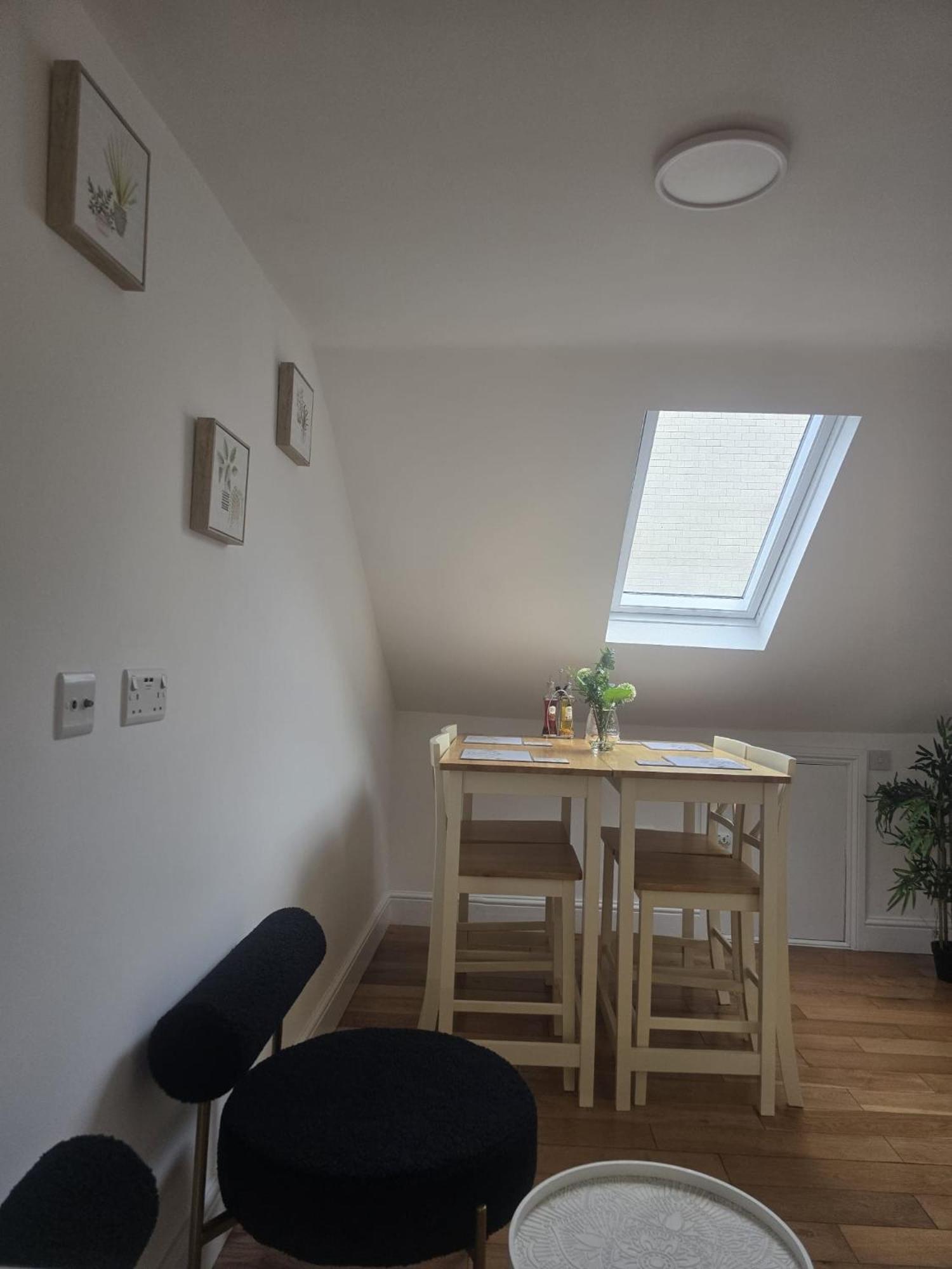 Cozy & Elegant 4br 2mins To Metro 20mins To Wifi And Parking Free * London