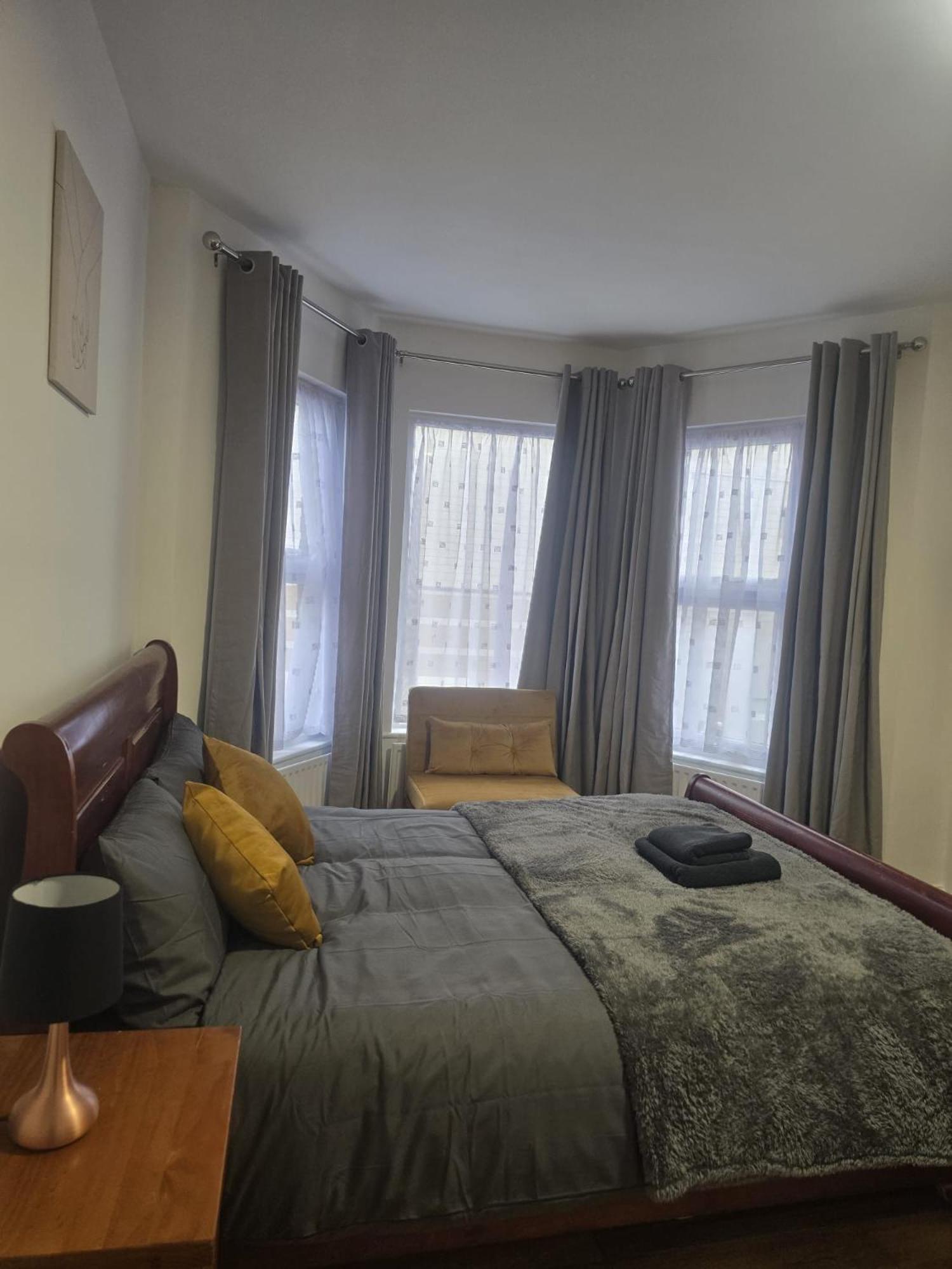 Cozy & Elegant 4br 2mins To Metro 20mins To Wifi And Parking Free *