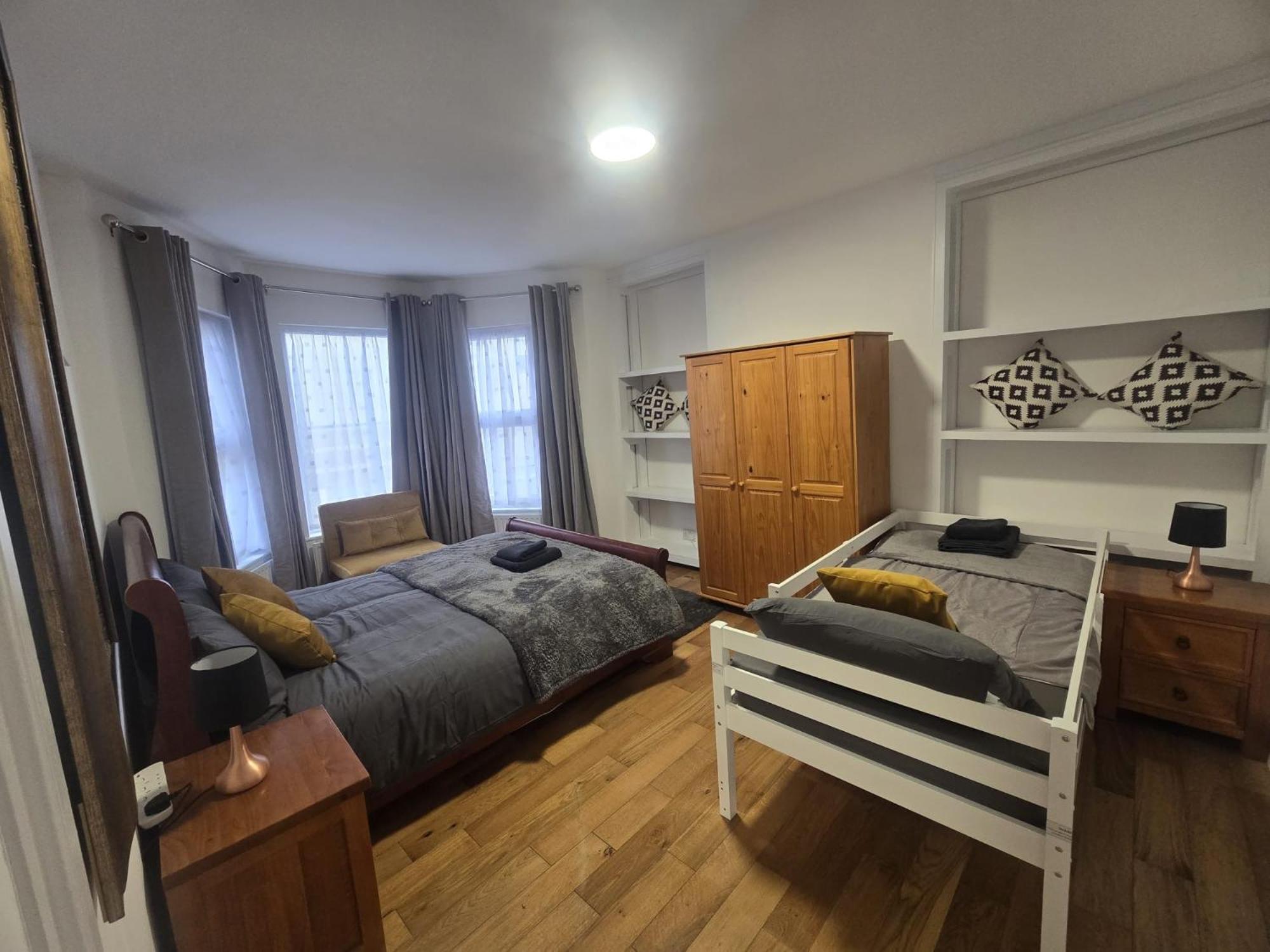 Cozy & Elegant 4br 2mins To Metro 20mins To Wifi And Parking Free London
